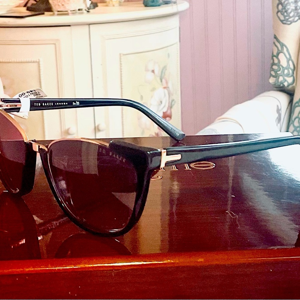 TED BAKER UNIQUELY CHIQUE SUNGLASSES NWT
